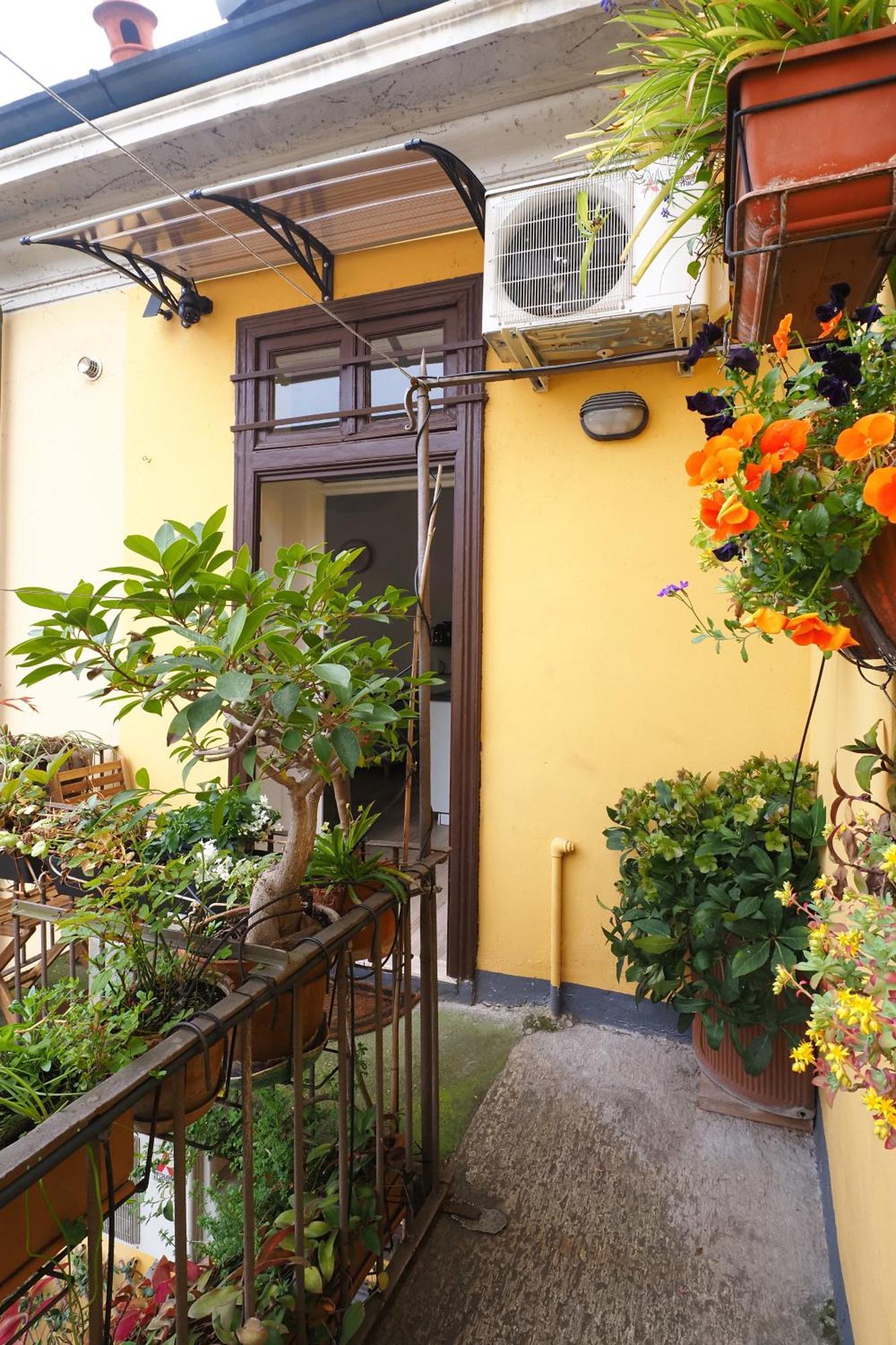 Charming In The Heart Of China Town Appartement
