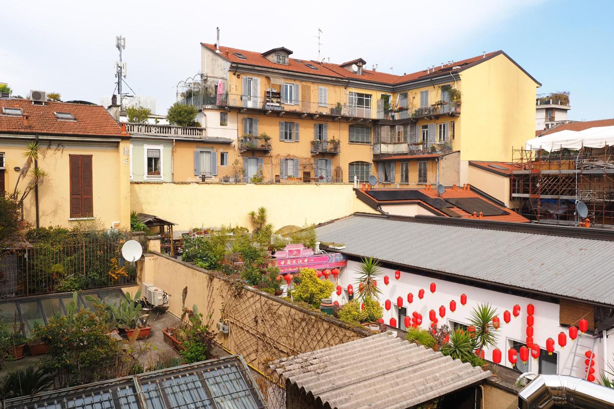 Charming In The Heart Of China Town *
